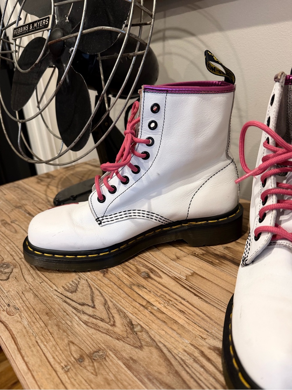 Dr. Martens Stella White Magenta Electric 8 Eye Metallic Star Combat Boots 9 - Picture 9 of 16